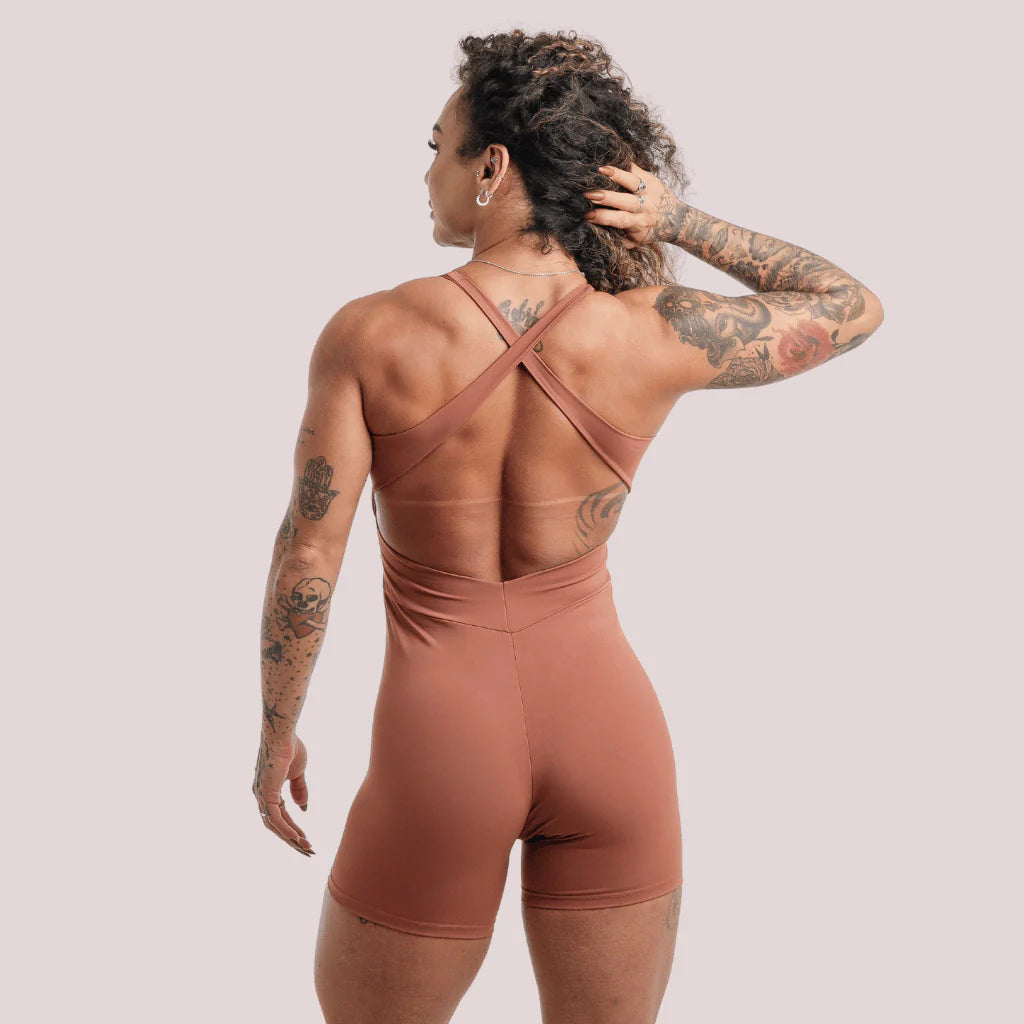 Macaquinho Lírio - Fitness Feminino - Modelo Alongado