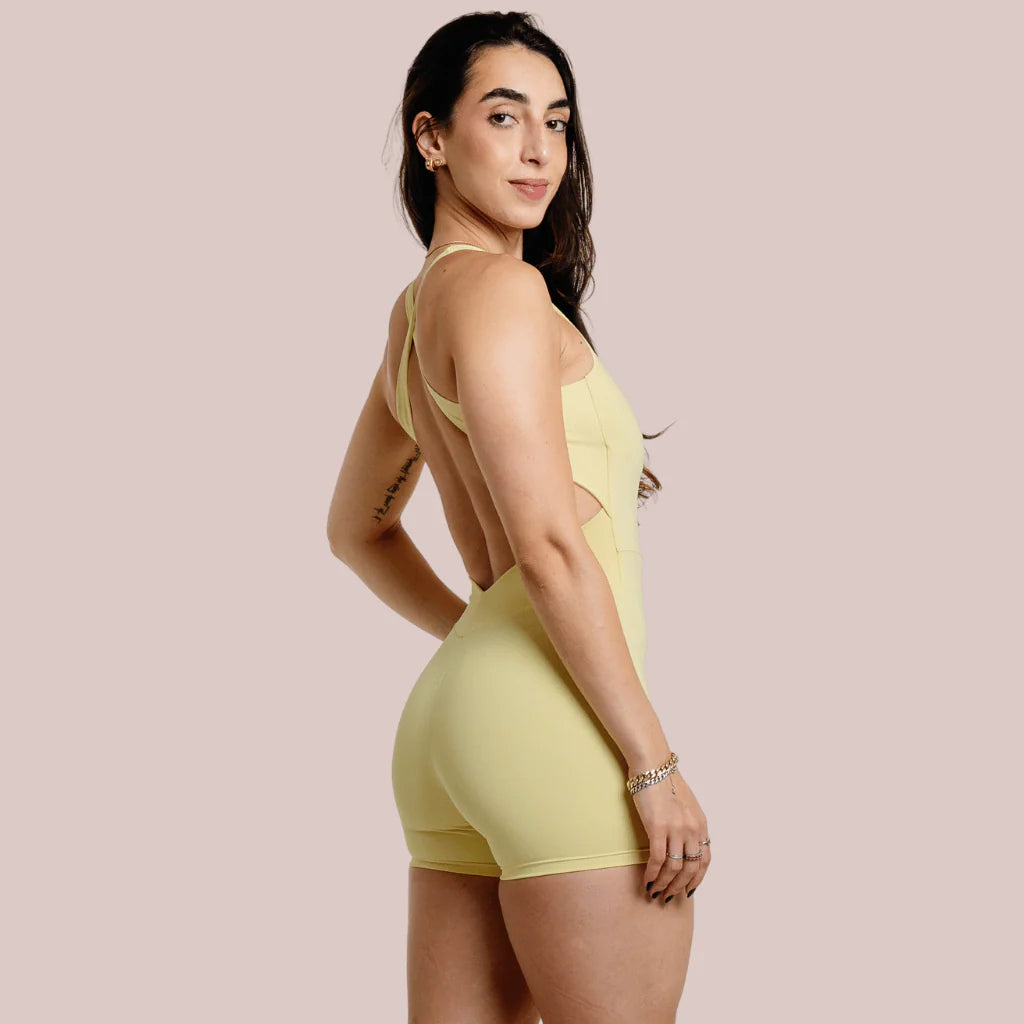 Macaquinho Lírio - Fitness Feminino - Modelo Curto