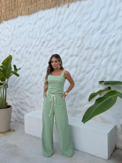 Conjunto feminino de cropped e calça