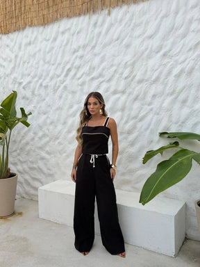 Conjunto feminino de cropped e calça